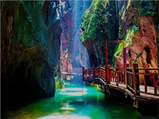 黃金周 ｜ 琉璃仙境！張家界朝陽(yáng)地縫提質(zhì)后重新開(kāi)放